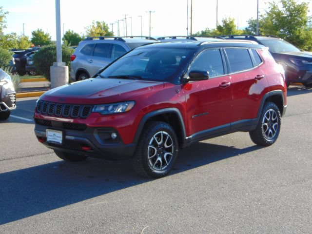 Used 2025 Jeep Compass Trailhawk AWD/4WD image 9