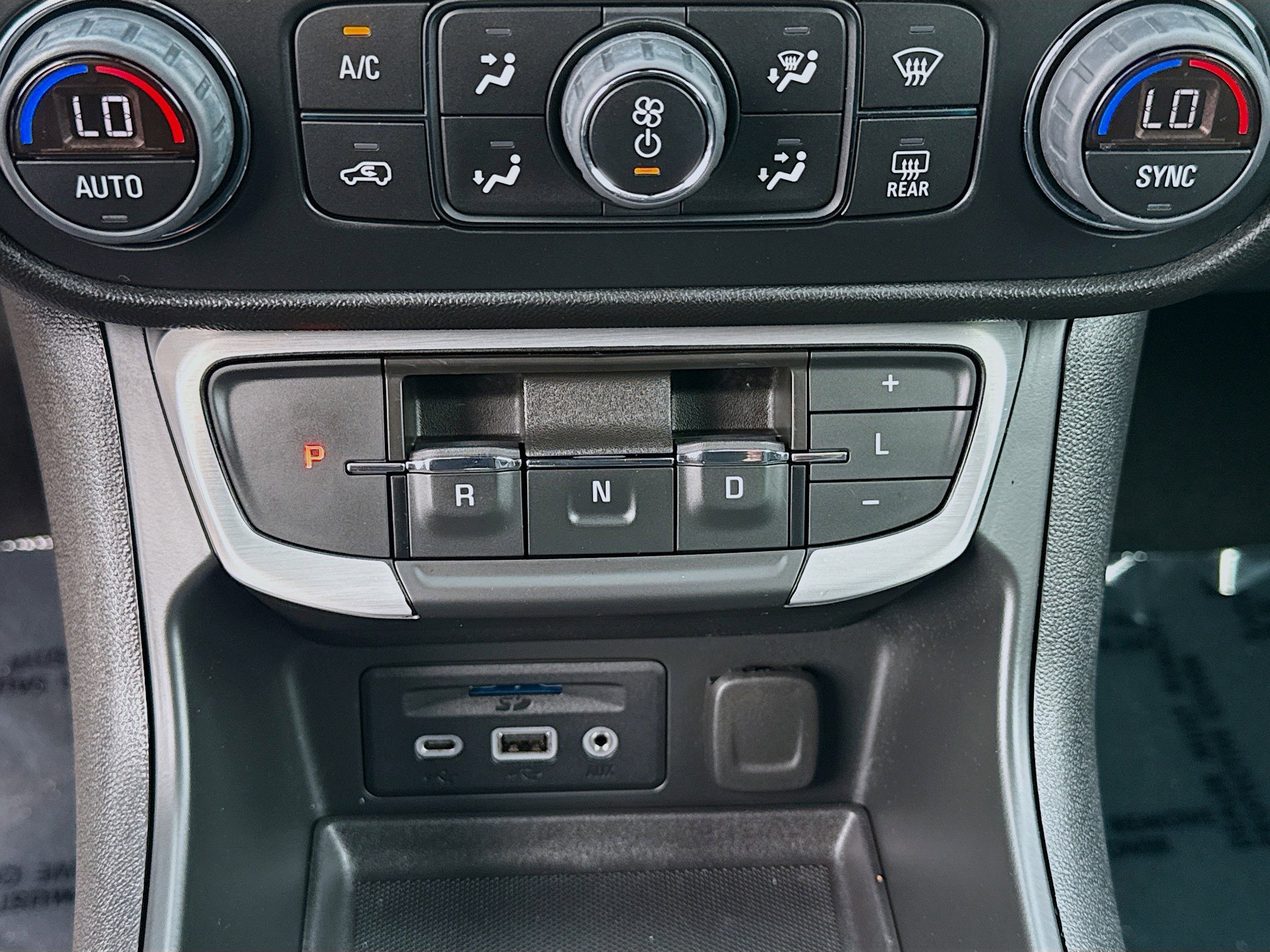 Used 2022 GMC Terrain SLT w/ Elevation Edition FWD image 13