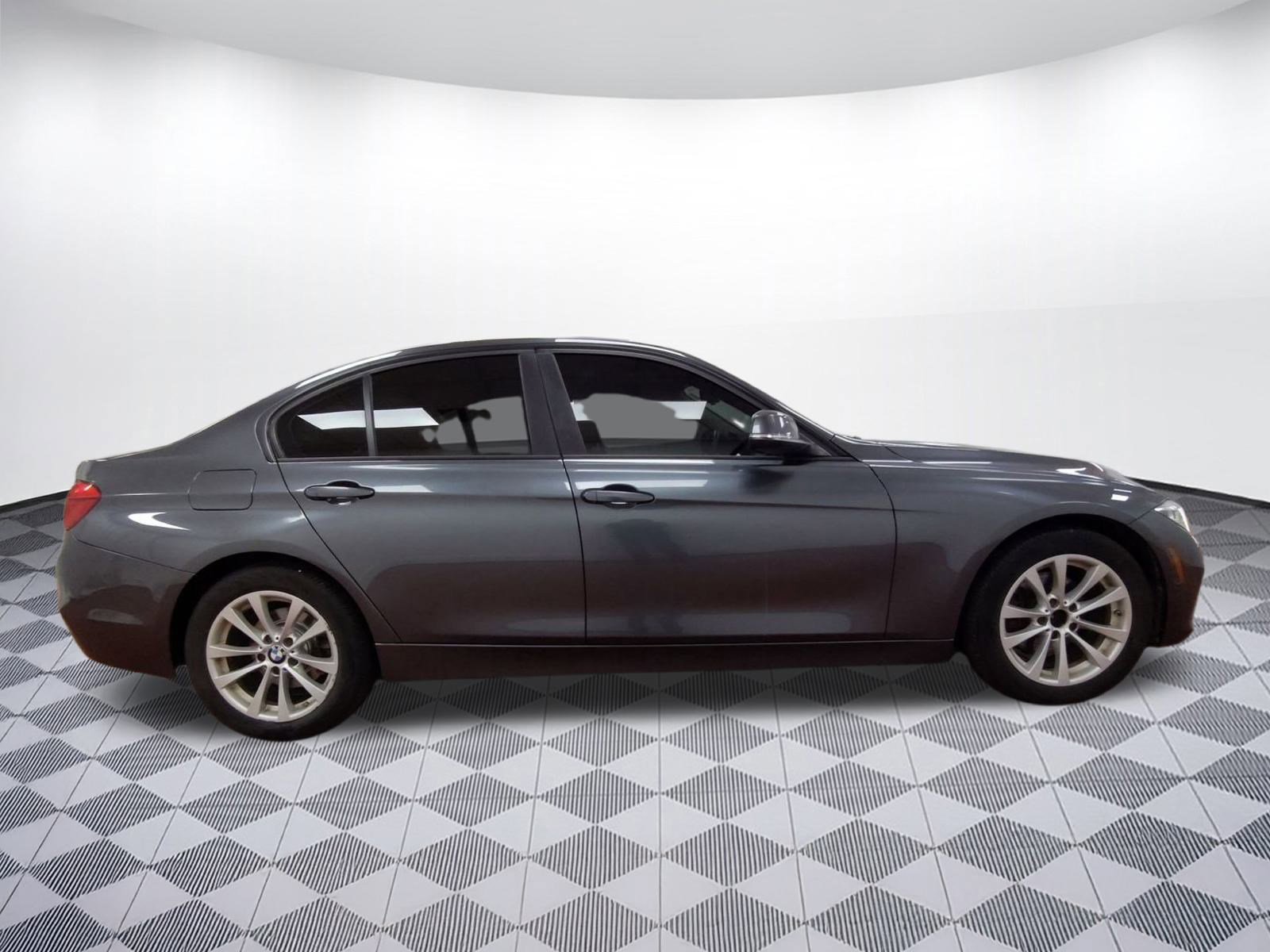 Used 2017 BMW 320i xDrive Sedan image 7