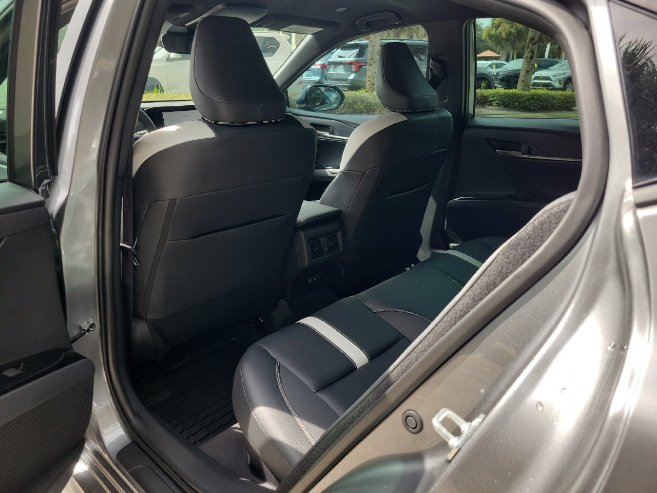 Used 2026 Toyota Camry SE w/ Convenience Package FWD image 10