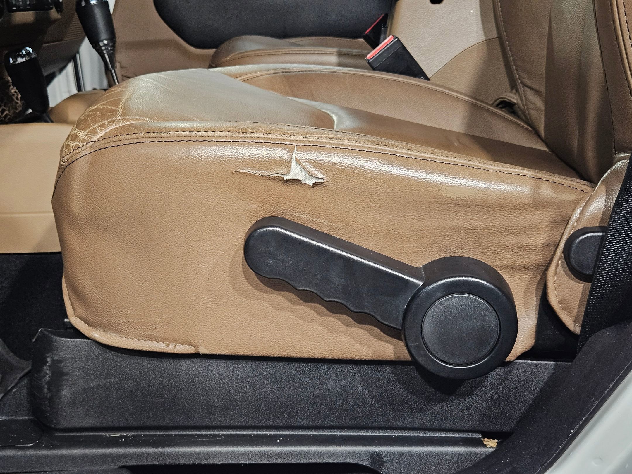 Used 2014 Jeep Wrangler Sahara w/ Connectivity Group AWD/4WD image 22