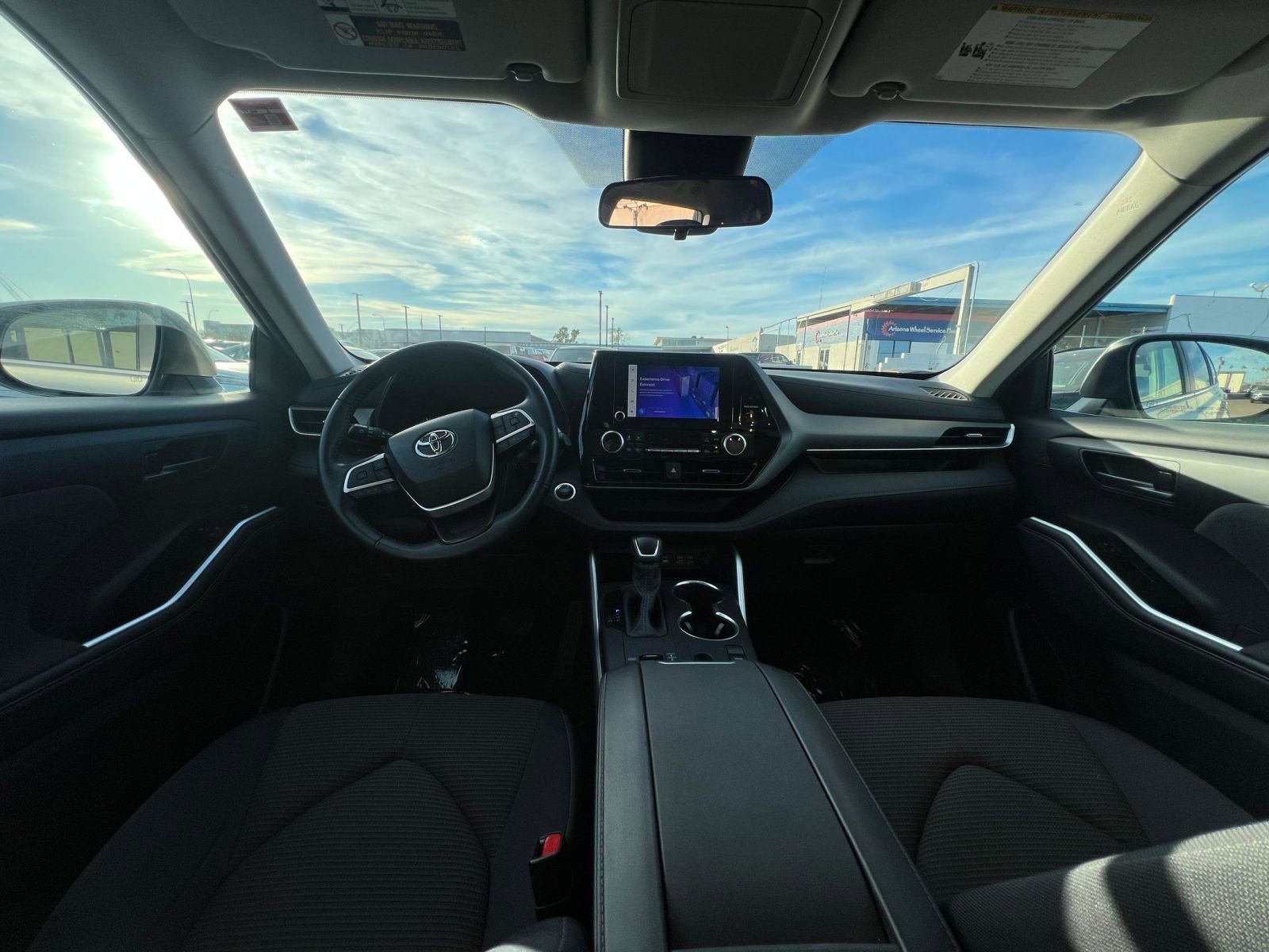 Used 2025 Toyota Highlander LE image 35