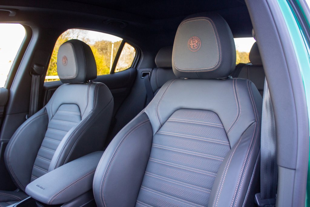 New 2025 Alfa Romeo Stelvio Sprint image 12