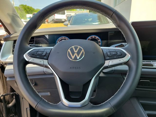 Used 2025 Volkswagen Tiguan SE w/ Panoramic Sunroof Package image 22