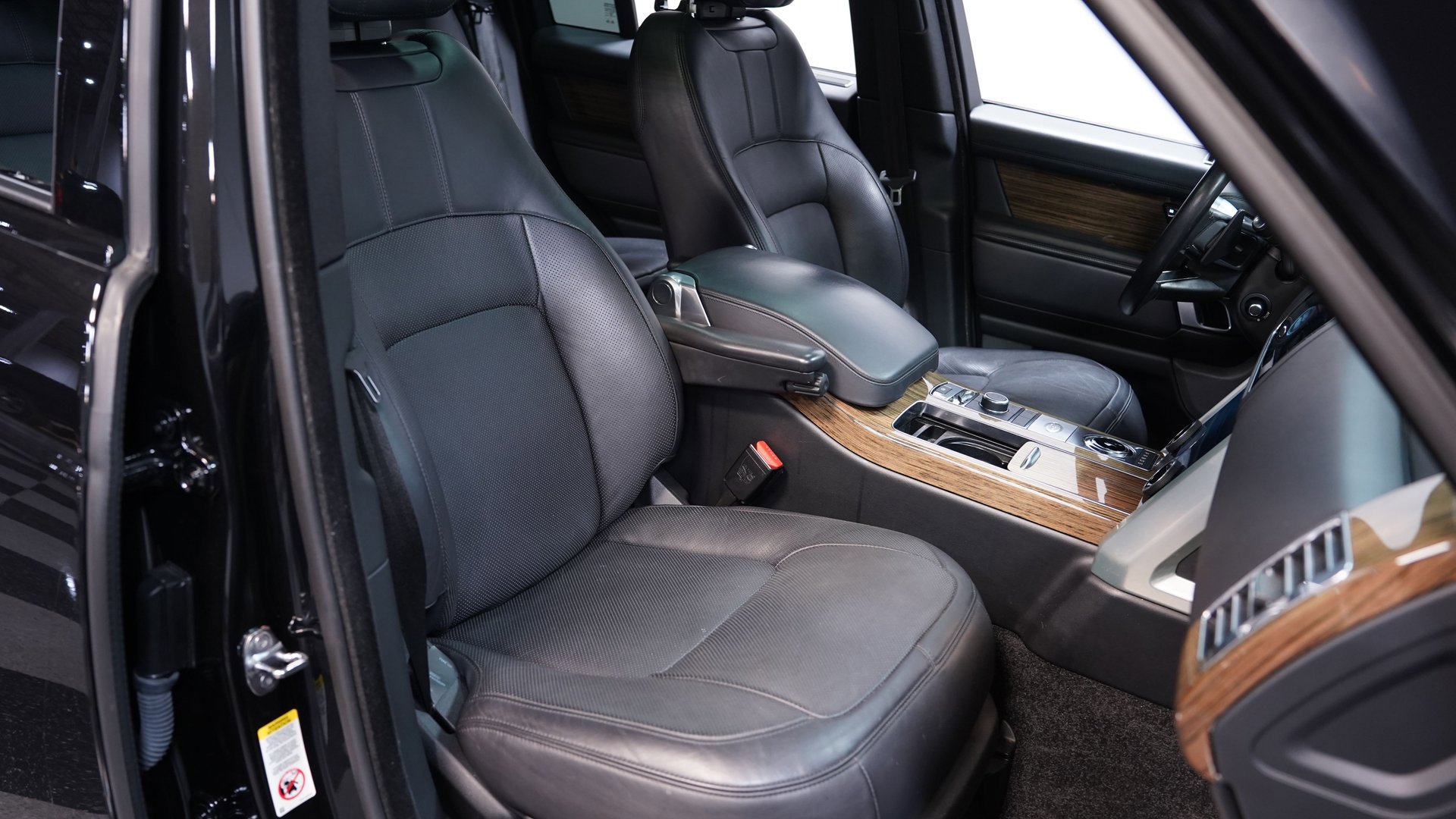 Used 2019 Land Rover Range Rover Supercharged AWD/4WD image 39