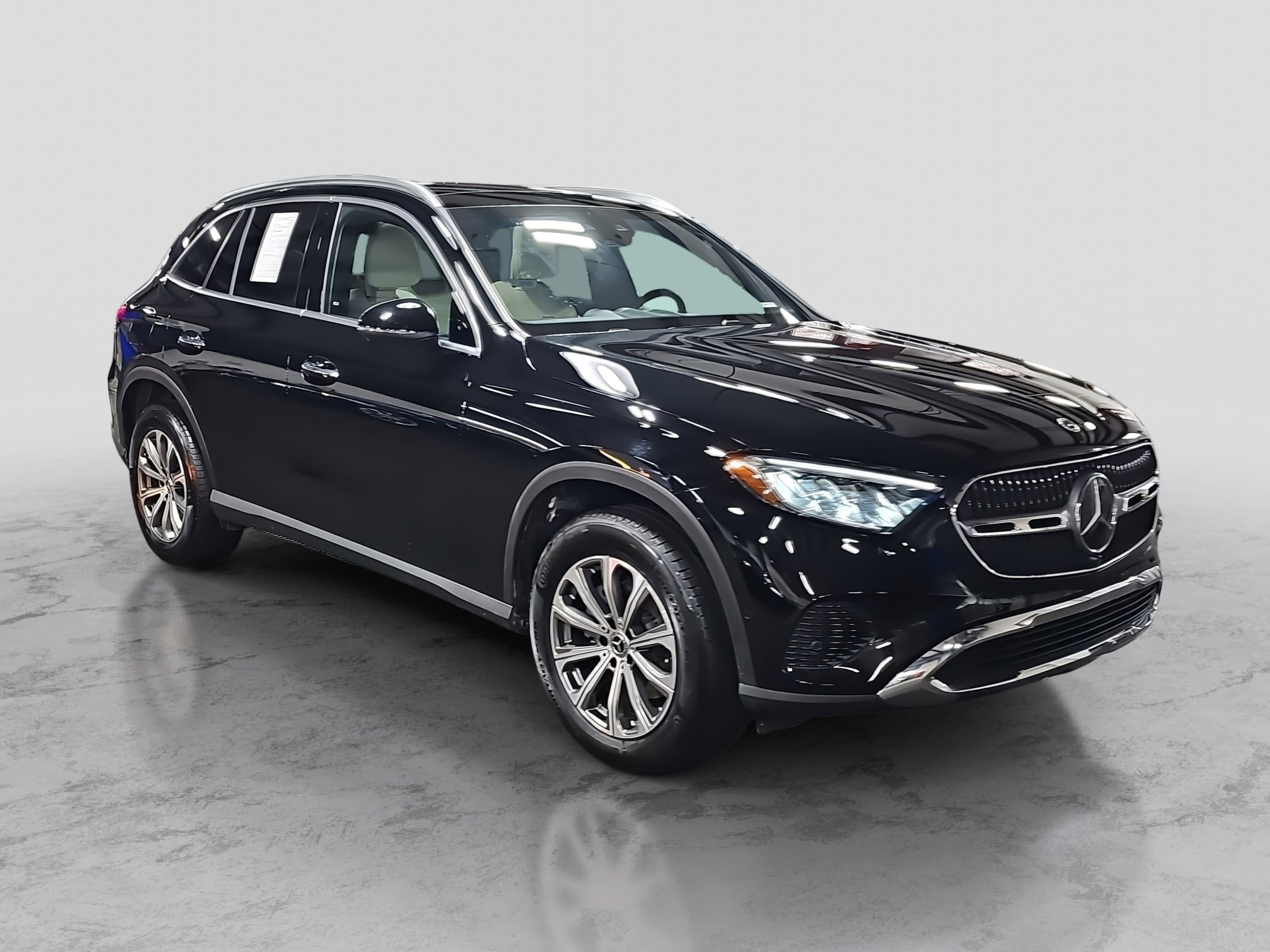 Certified 2025 Mercedes-Benz GLC 300 4MATIC image 4