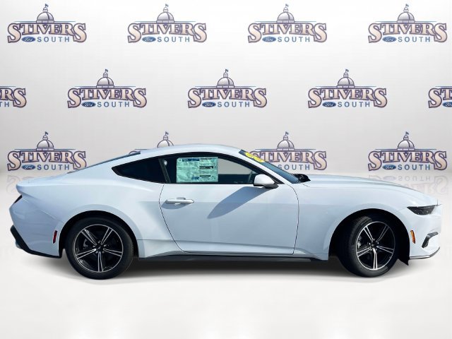 Used 2025 Ford Mustang Coupe RWD image 2