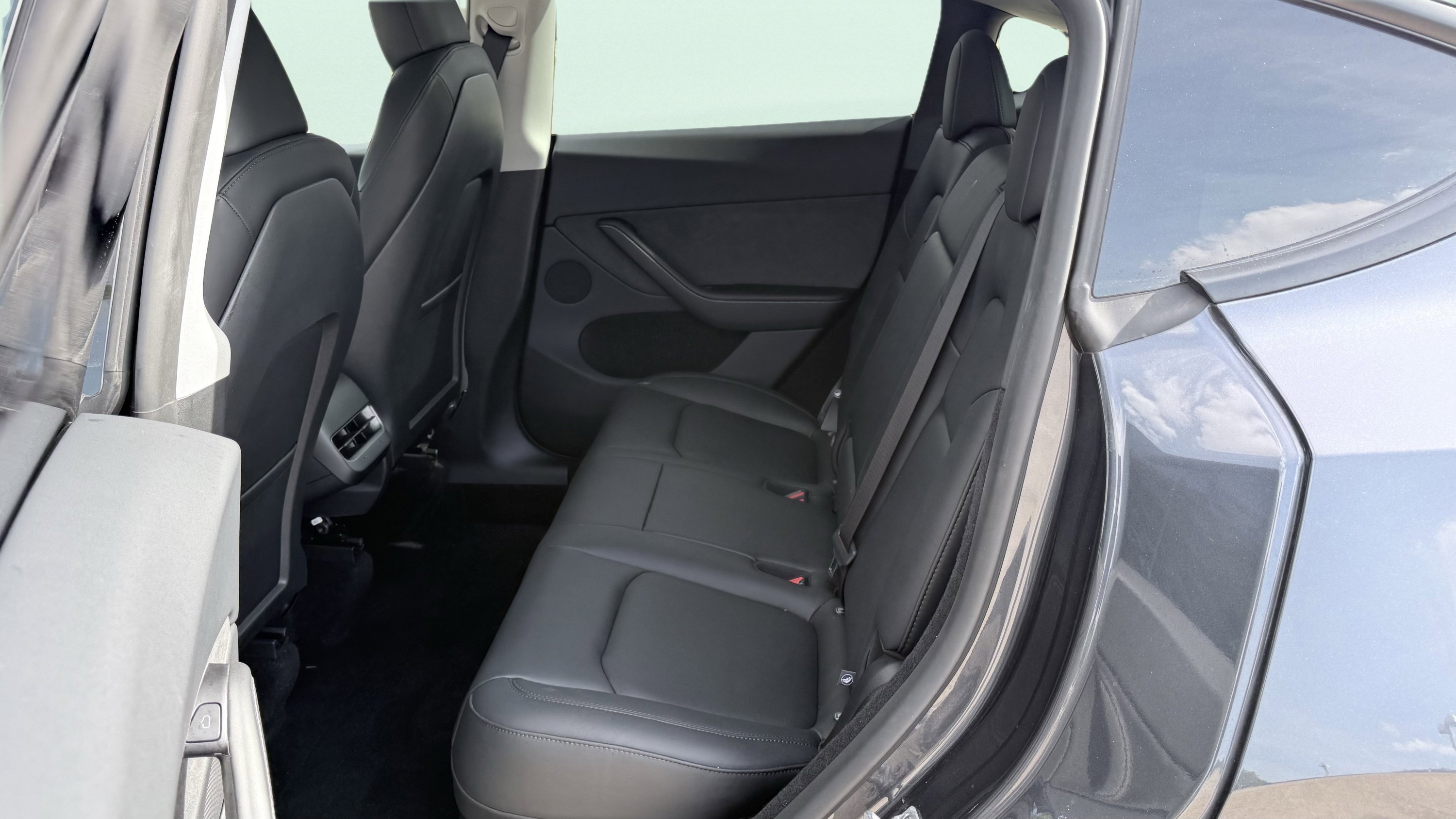 Used 2025 Tesla Model Y Long Range AWD/4WD image 29