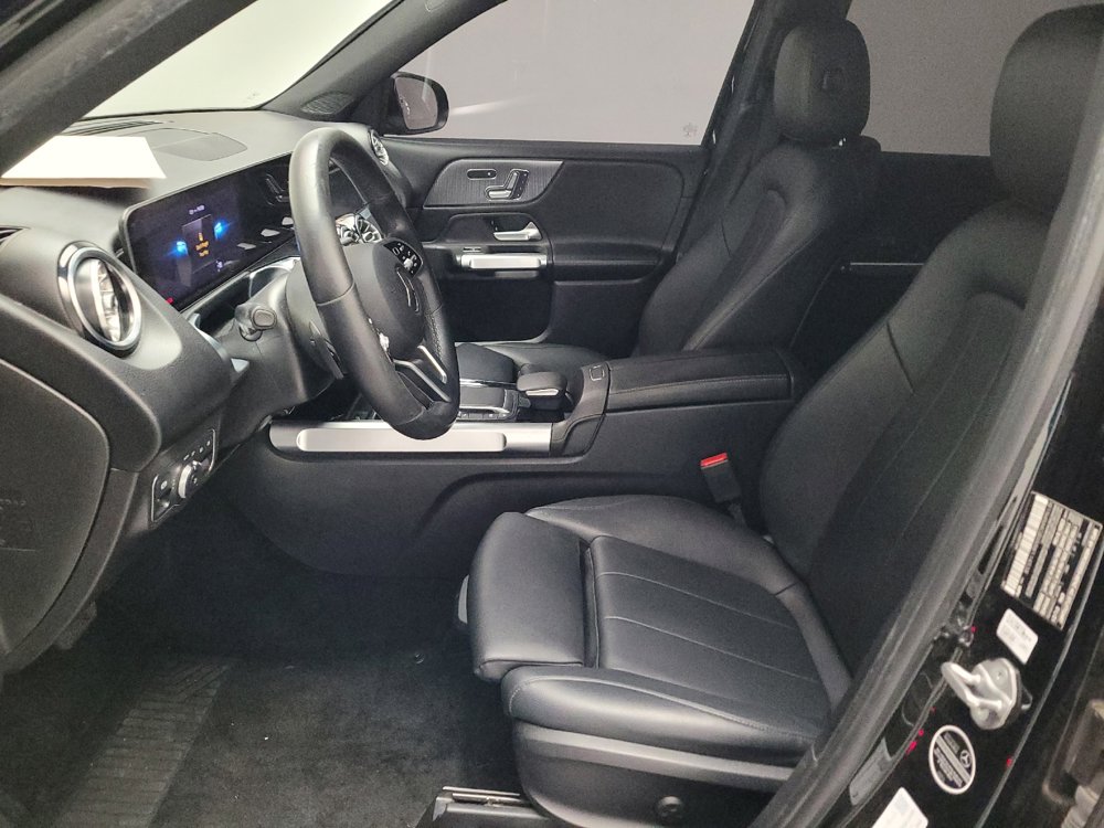 Used 2021 Mercedes-Benz GLB 250 w/ Premium Package image 17