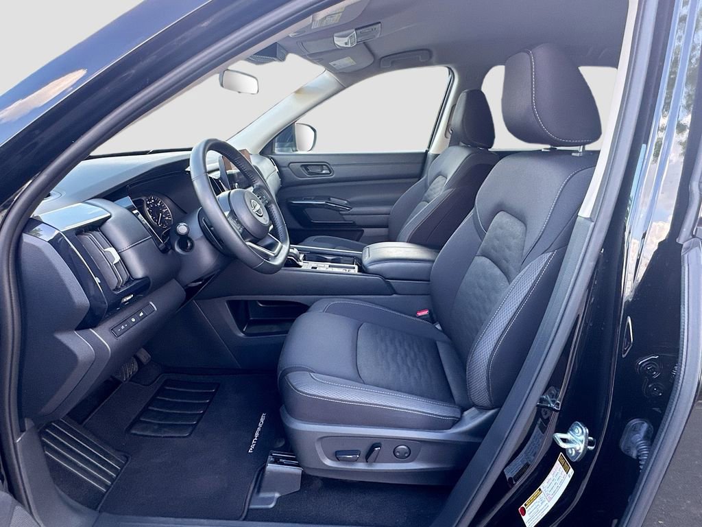 Used 2025 Nissan Pathfinder SV FWD image 30