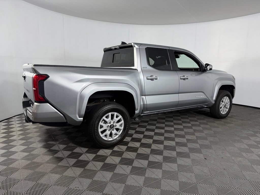 Used 2025 Toyota Tacoma SR5 AWD/4WD image 7