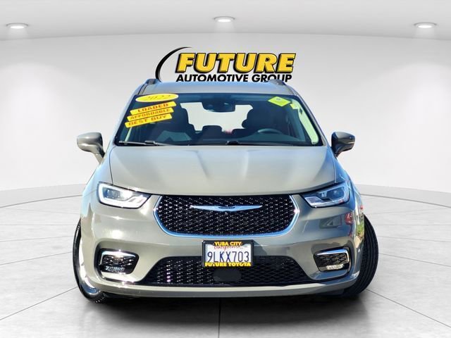 Used 2022 Chrysler Pacifica Touring-L w/ Uconnect Theater Family Group image 2