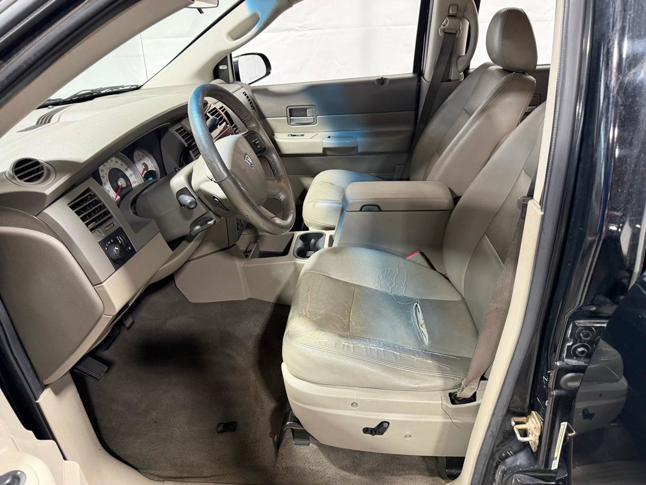 Used 2005 Dodge Durango SLT AWD/4WD image 23