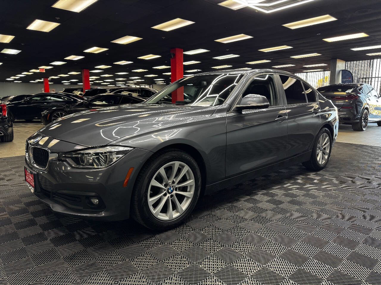 Used 2018 BMW 320i xDrive Sedan image 7