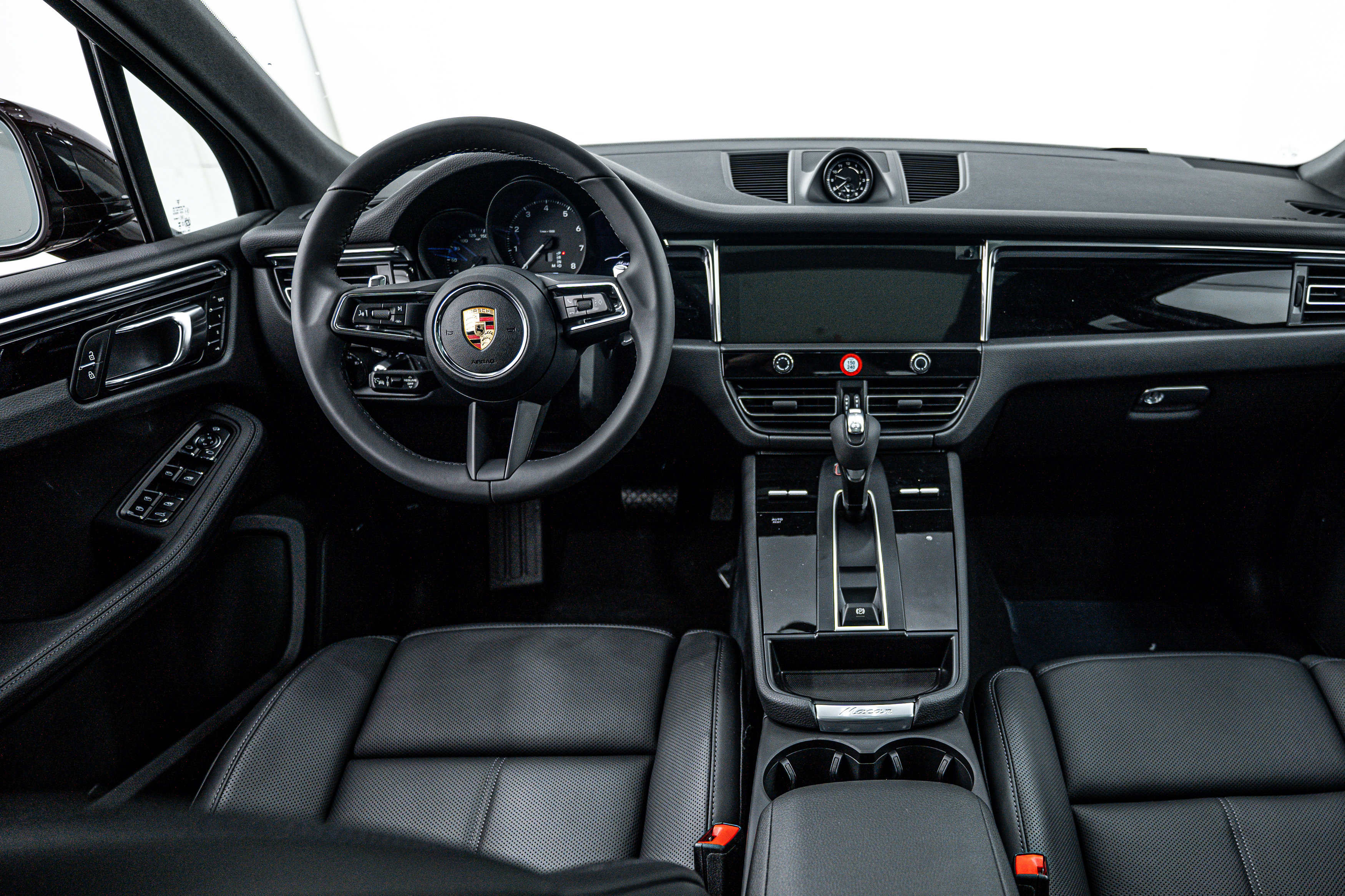 Certified 2026 Porsche Macan image 13