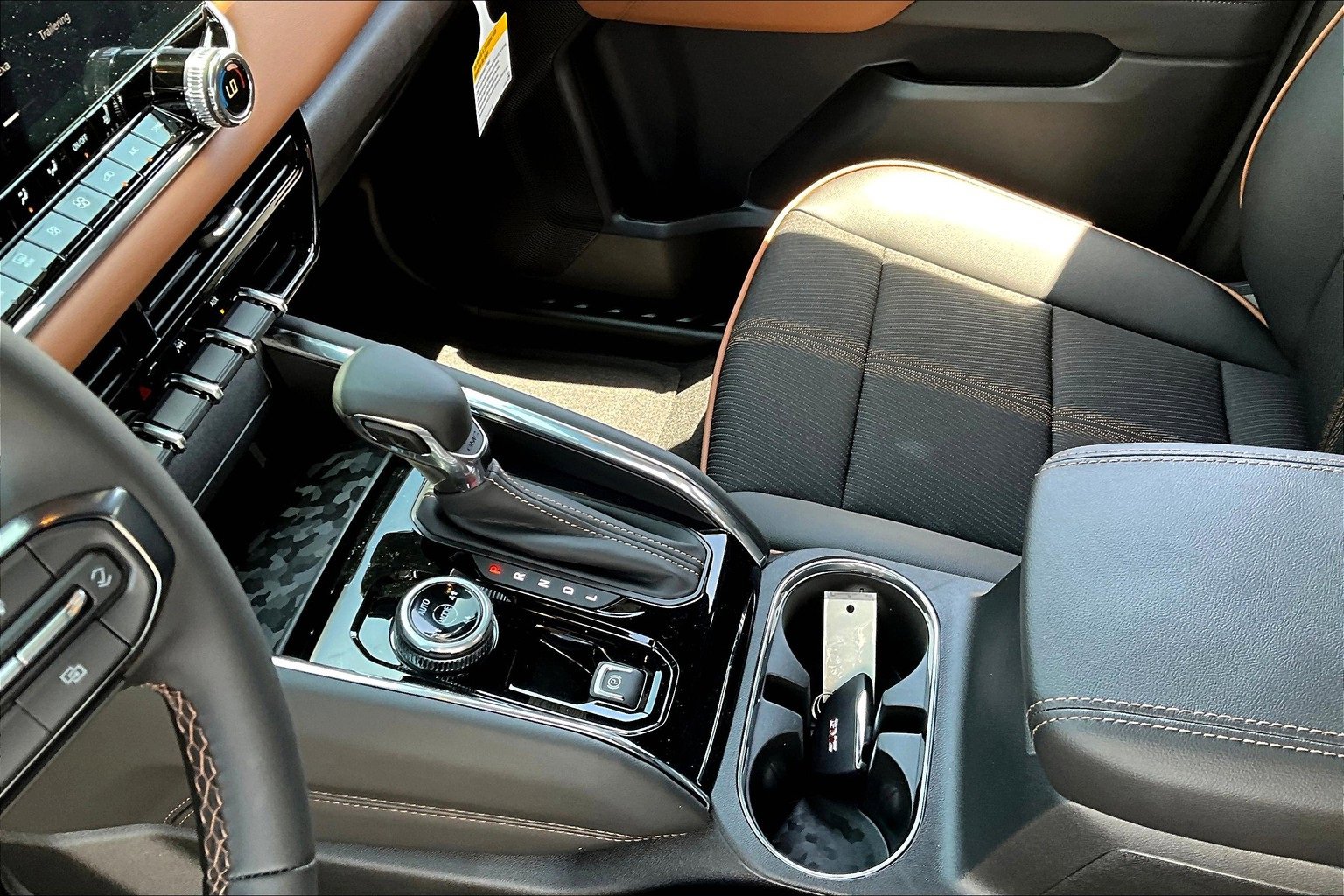 New 2025 GMC Canyon AT4 image 8