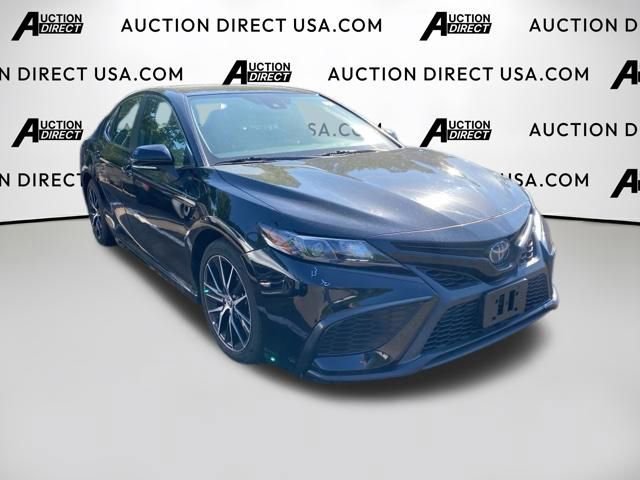 Used 2022 Toyota Camry SE FWD image 3