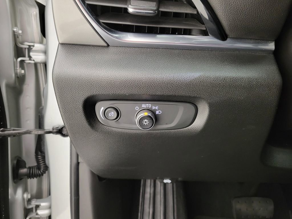 Used 2022 Chevrolet Traverse LT image 33