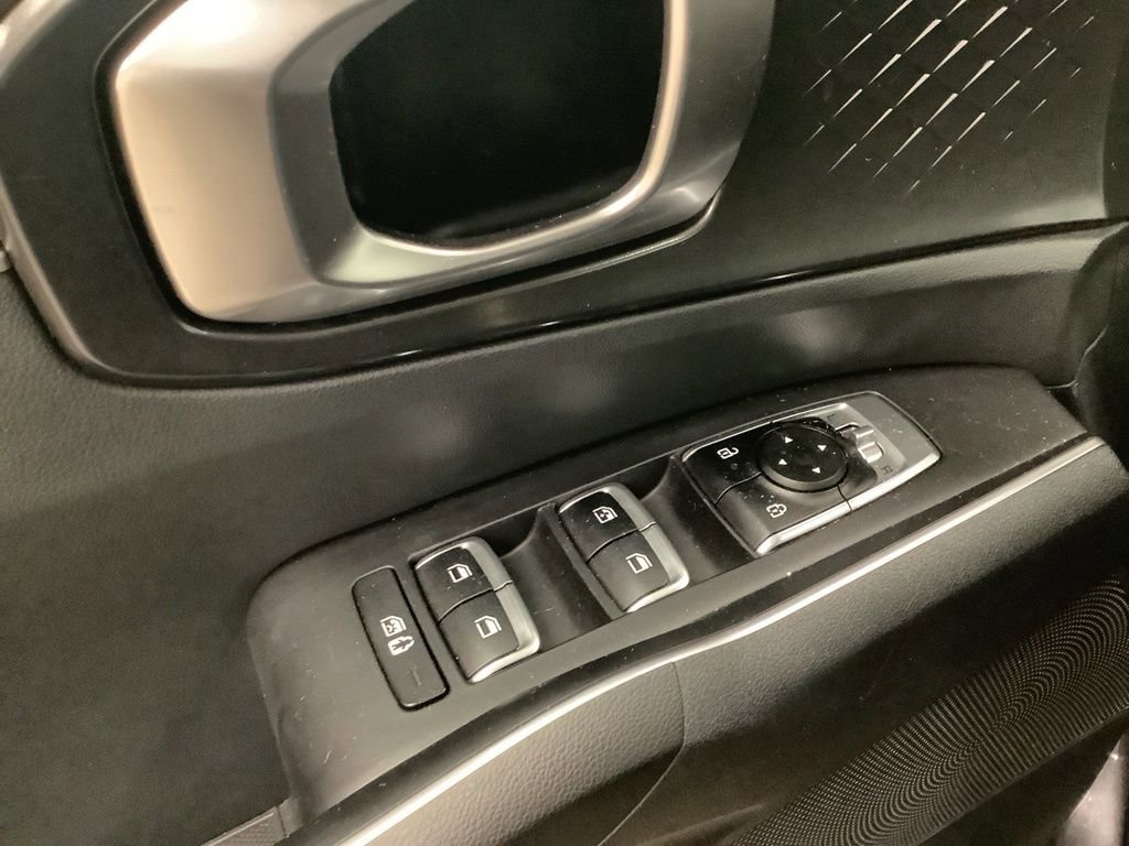 Certified 2025 Kia Sorento S w/ Panoramic Sunroof Package image 14