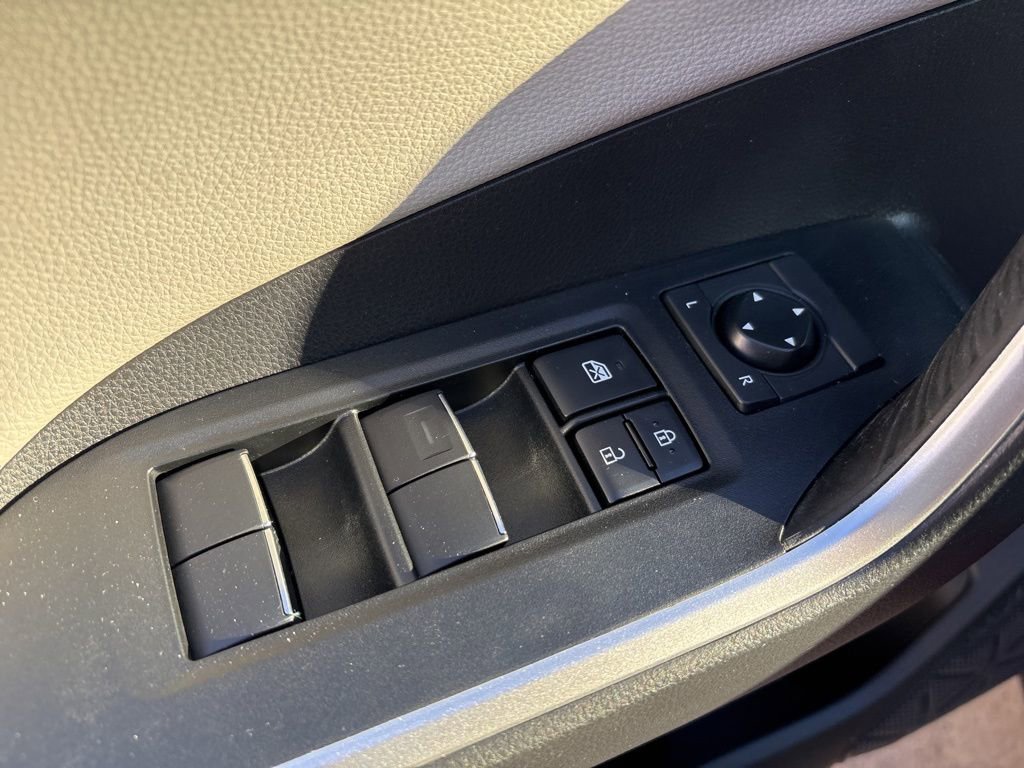 Used 2021 Toyota RAV4 Limited image 16