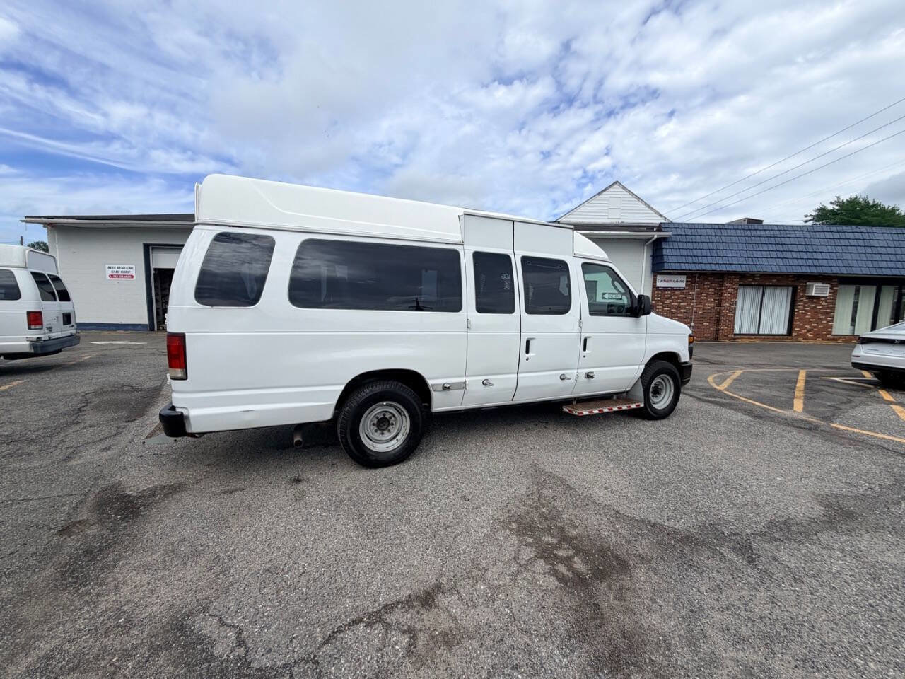 Used 2014 Ford E-250 and Econoline 250 Extended w/ Power Group RWD image 38