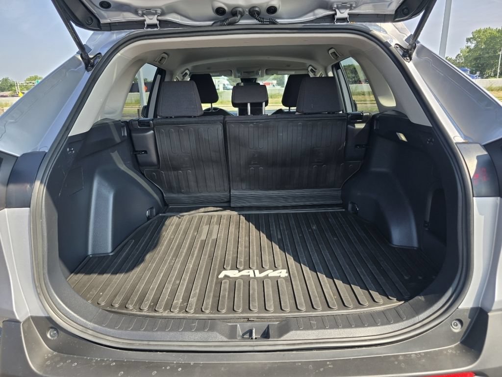 Certified 2025 Toyota RAV4 LE AWD/4WD image 19