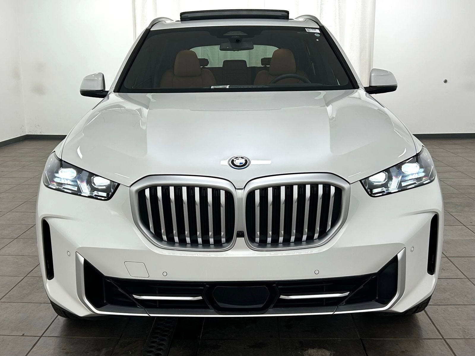 Used 2026 BMW X5 xDrive50e w/ Premium Package image 7