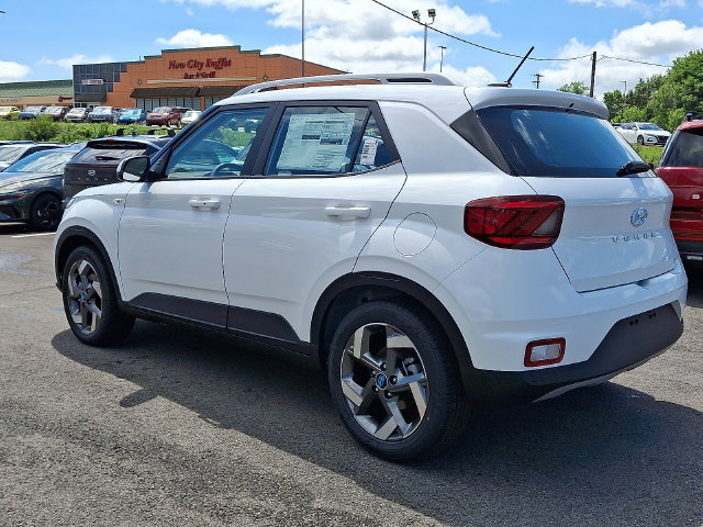 New 2026 Hyundai Venue SEL FWD image 3