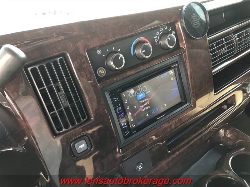 Used 2010 Chevrolet Express 1500 w/ Preferred Equipment Group RWD image 14