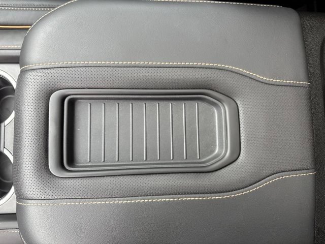Used 2024 GMC Yukon AT4 AWD/4WD image 31