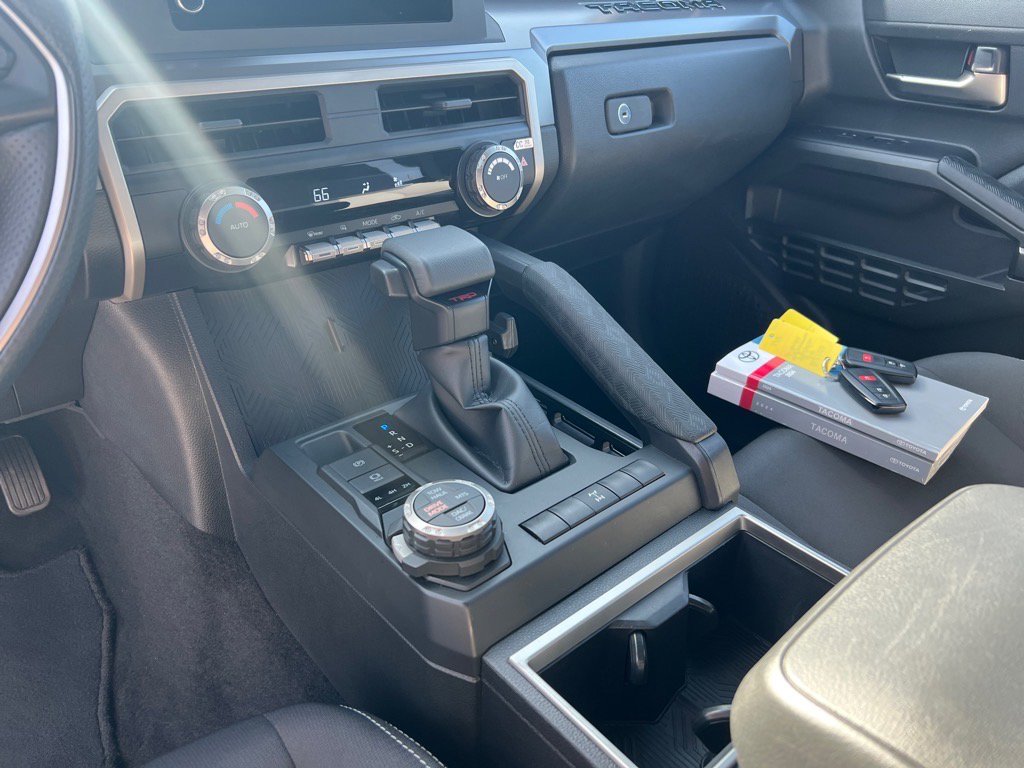Used 2024 Toyota Tacoma TRD Off-Road image 10