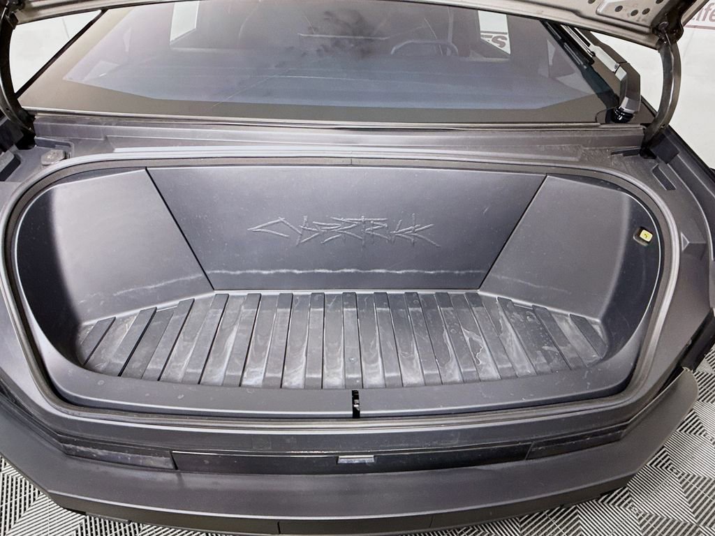 Used 2024 Tesla Cybertruck AWD Crew Cab image 32