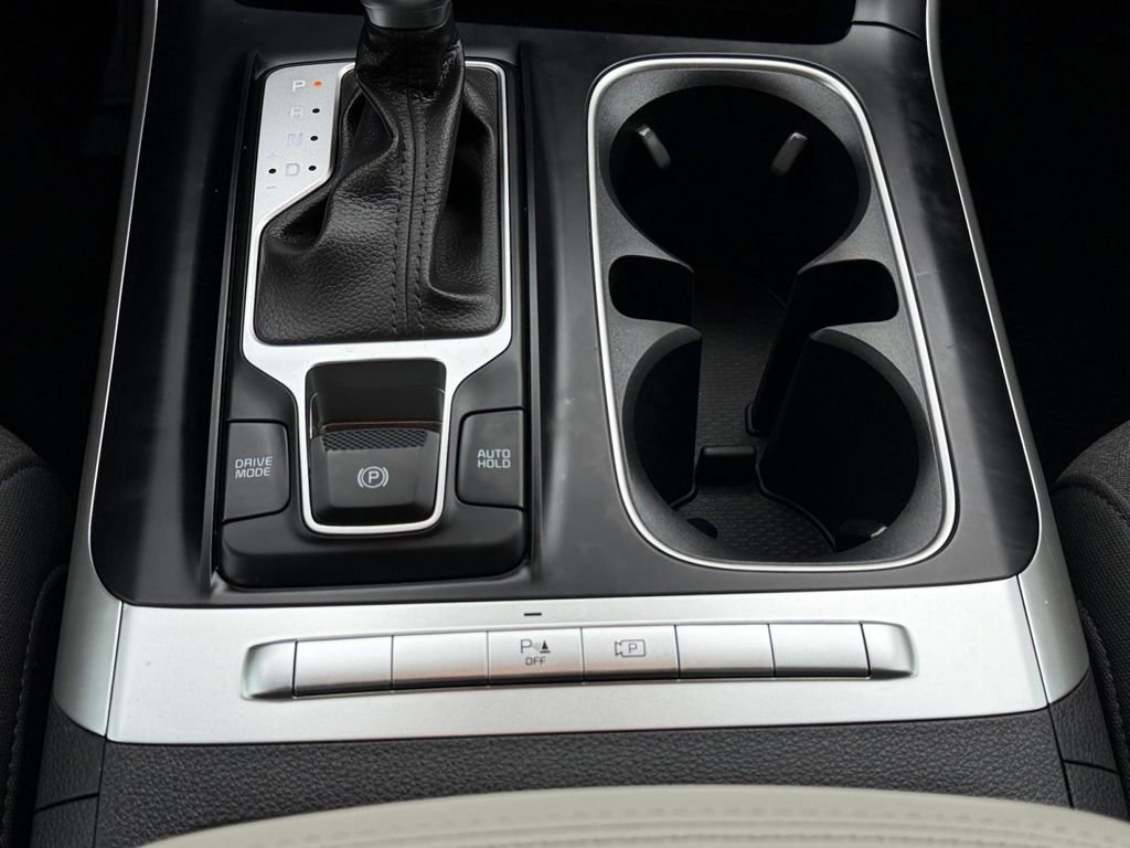 Used 2023 Kia Carnival LX FWD image 21