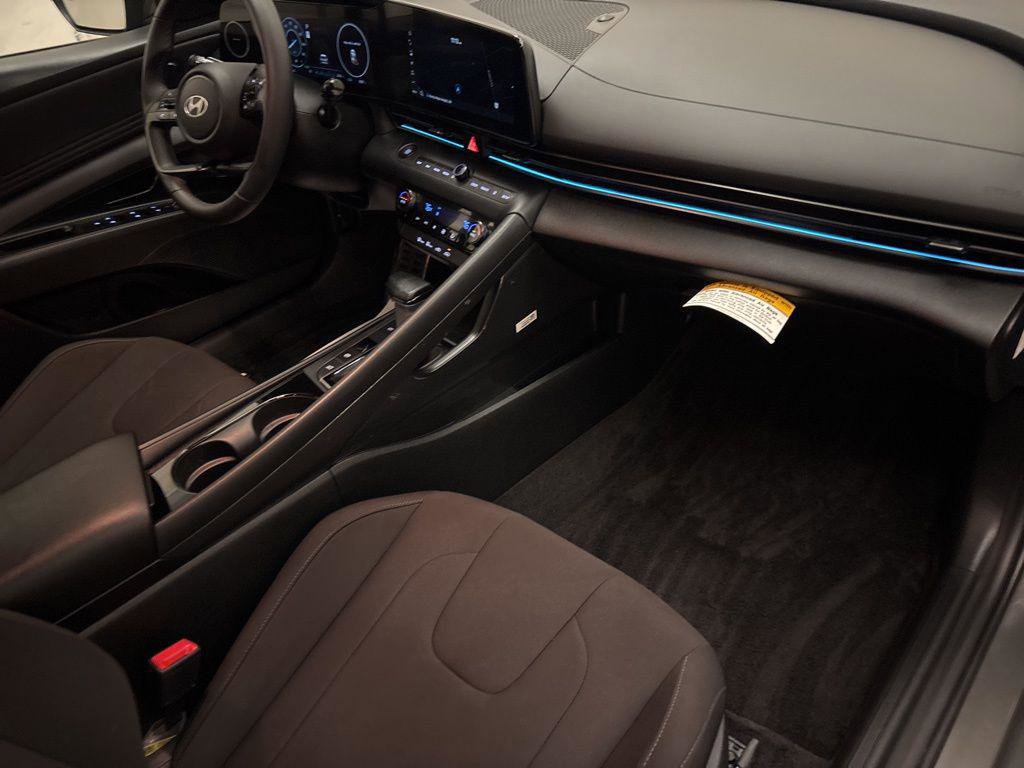 New 2025 Hyundai Elantra SEL image 23