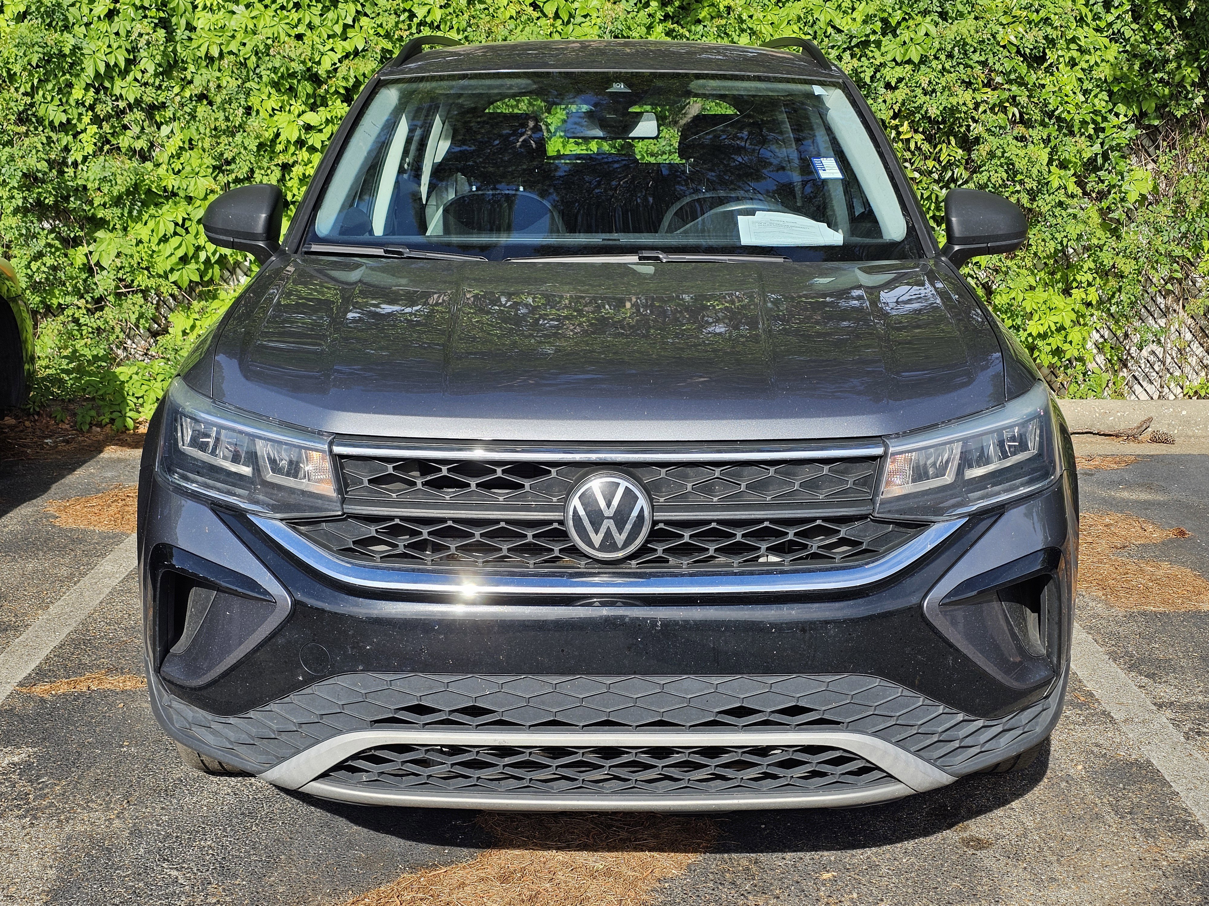 Used 2022 Volkswagen Taos S image 2