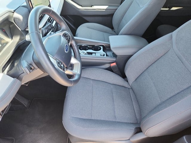 Used 2025 Ford Explorer Active AWD/4WD image 9