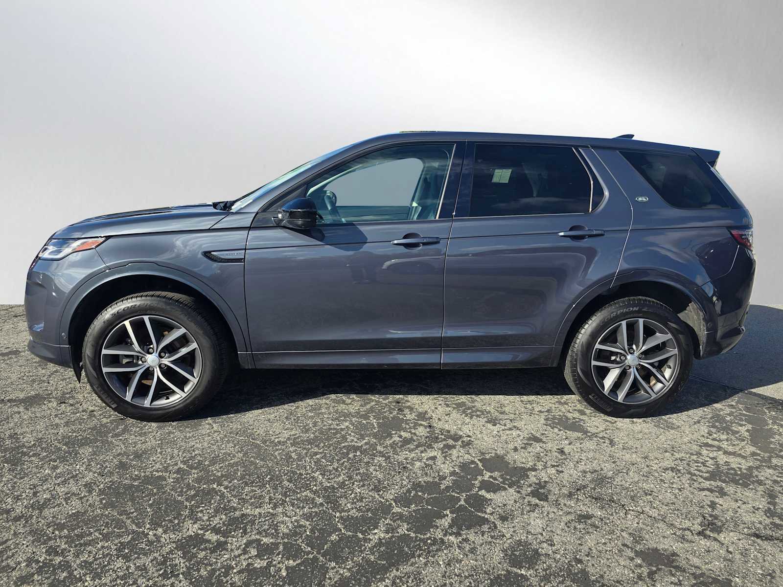 Used 2025 Land Rover Discovery Sport S image 2