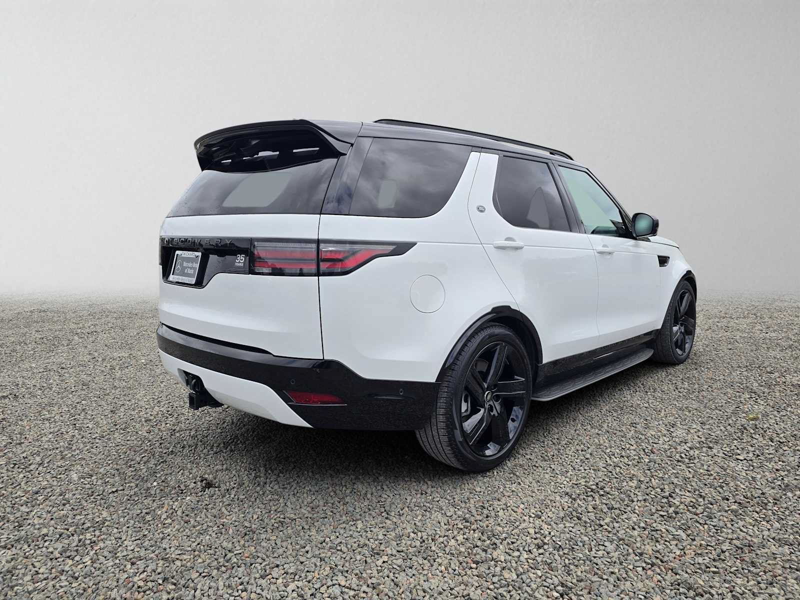 Used 2025 Land Rover Discovery Dynamic SE AWD/4WD image 3