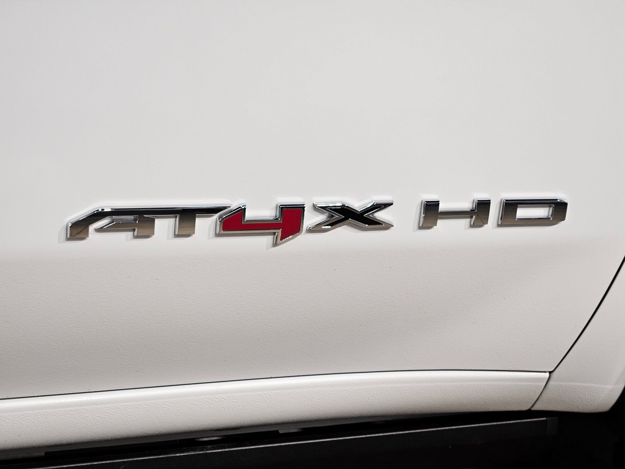 Used 2025 GMC Sierra 2500 AT4X image 41