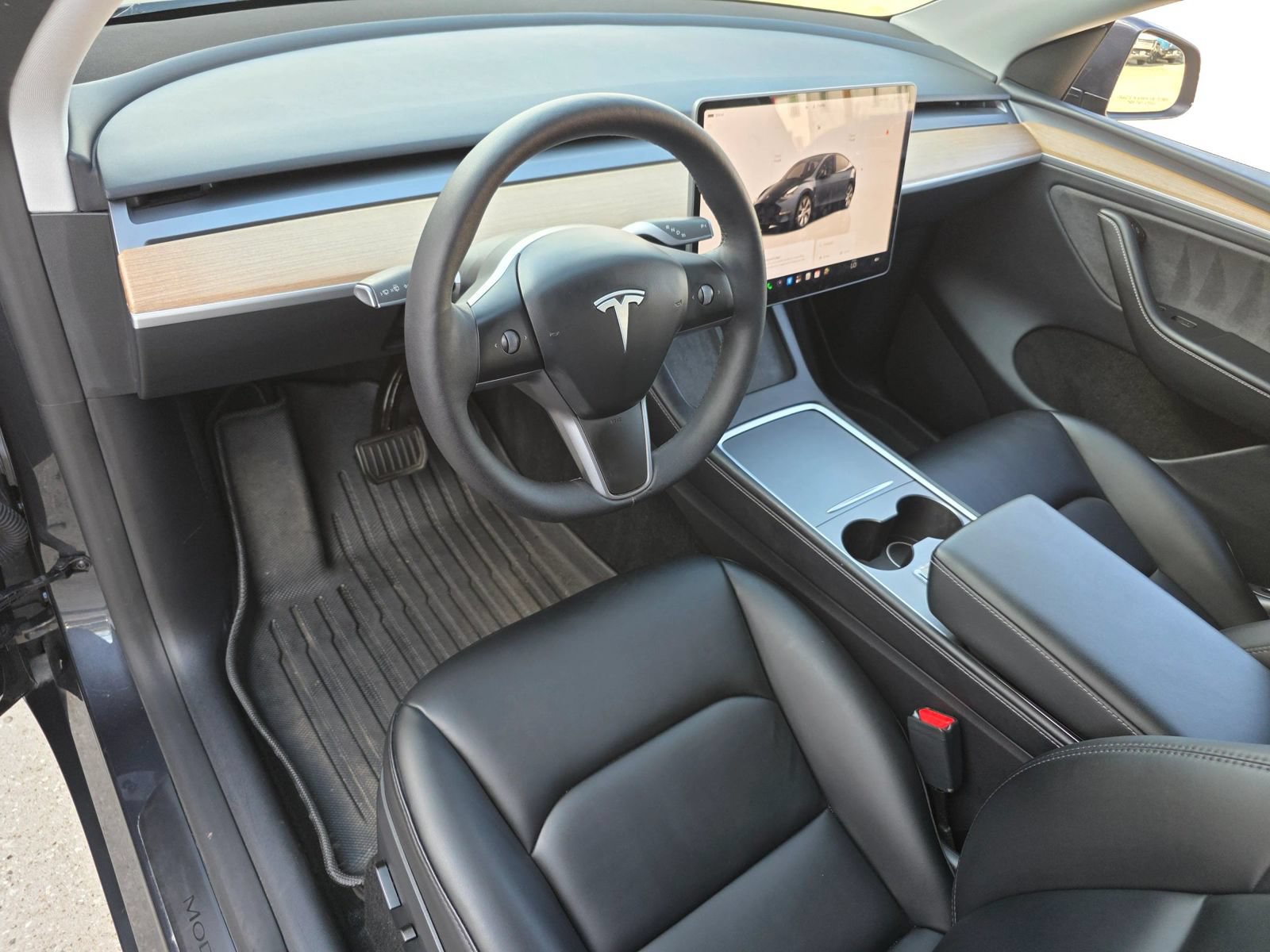 Used 2024 Tesla Model Y Long Range AWD/4WD image 17