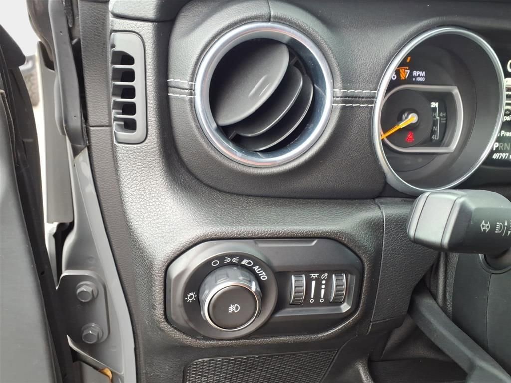 Used 2018 Jeep Wrangler Unlimited Sahara image 26