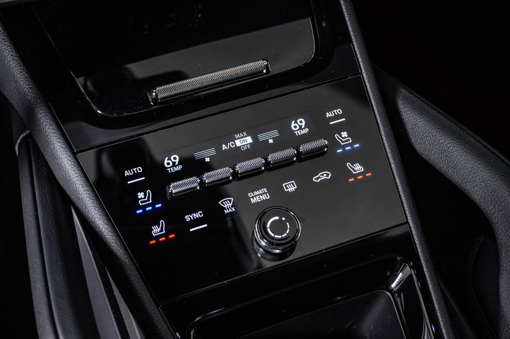 New 2026 Porsche Cayenne Coupe AWD/4WD image 24