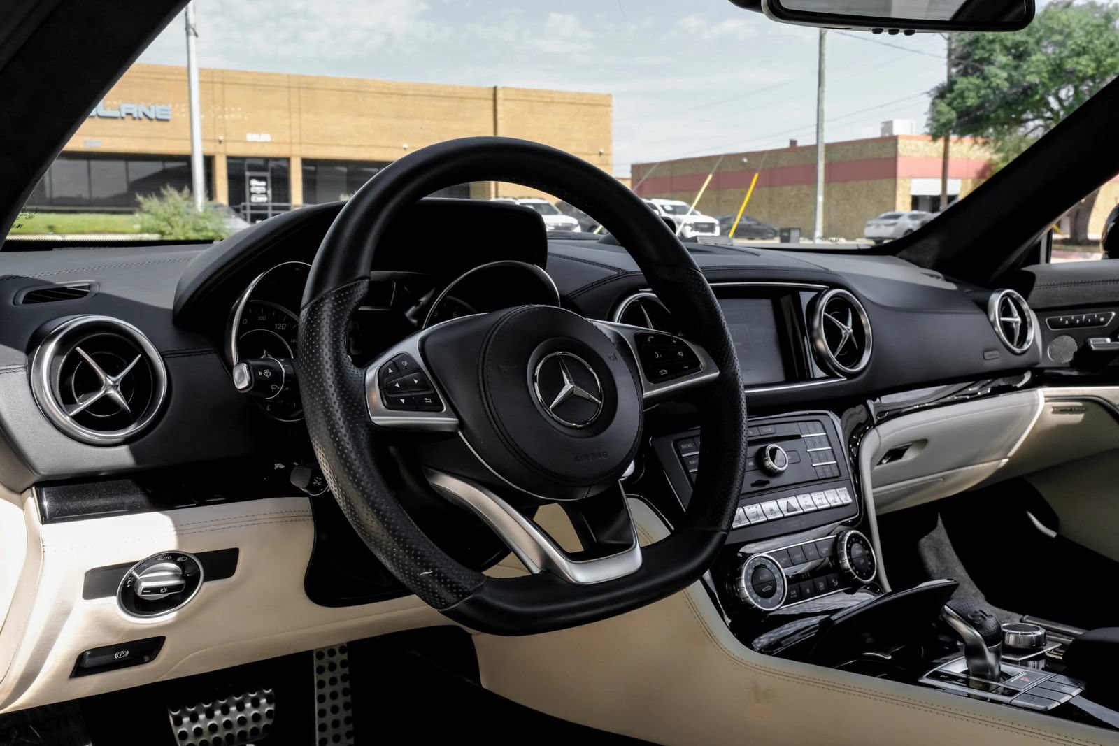 Used 2020 Mercedes-Benz SL 550 image 23