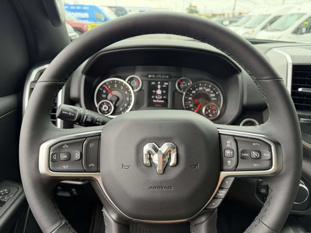 Used 2025 RAM 1500 Big Horn AWD/4WD image 35