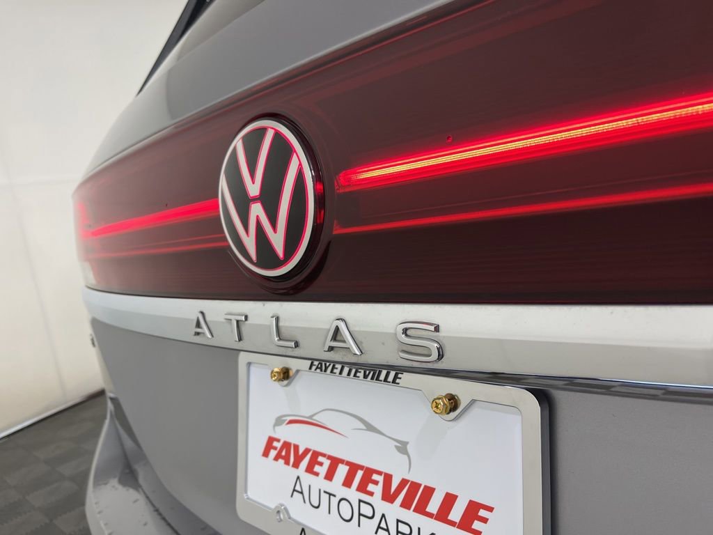 Used 2024 Volkswagen Atlas SE image 3