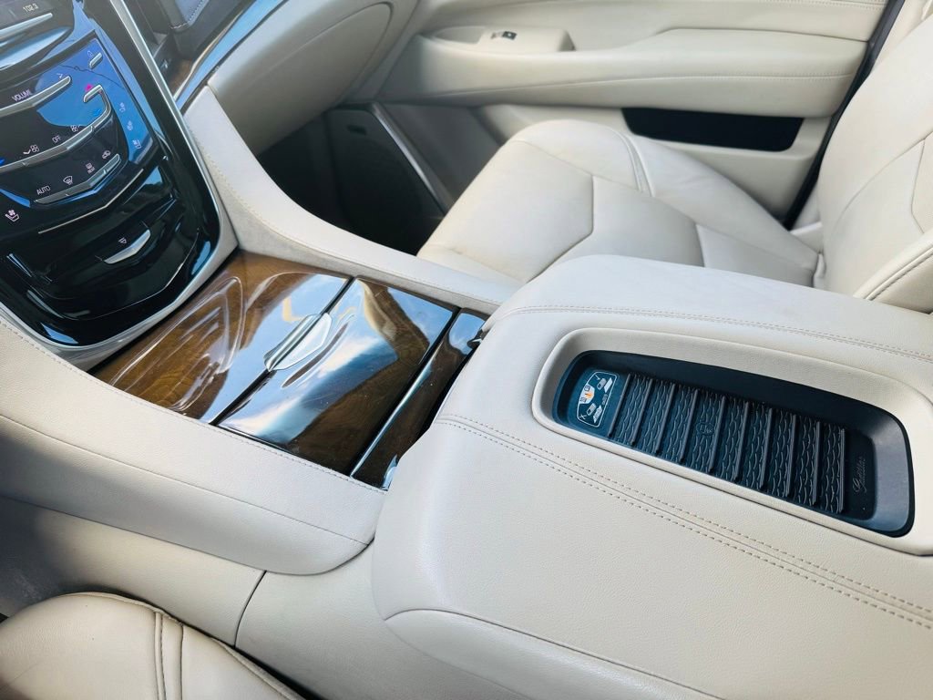 Used 2019 Cadillac Escalade 2WD image 23