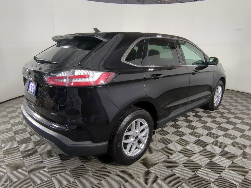 Certified 2024 Ford Edge SEL image 9