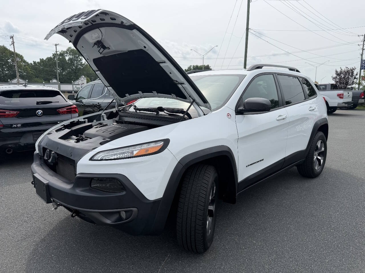 Used 2017 Jeep Cherokee Trailhawk AWD/4WD image 21