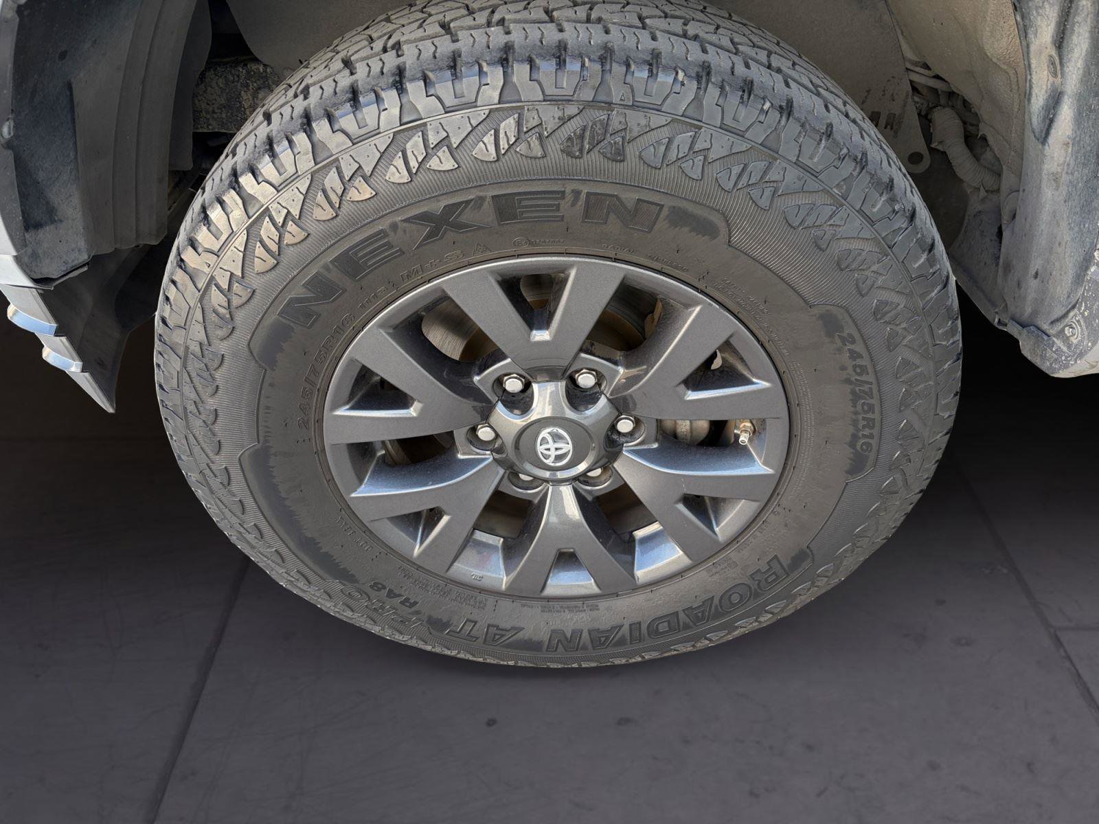 Used 2020 Toyota Tacoma SR5 w/ SR5 Appearance Package (SM) image 14