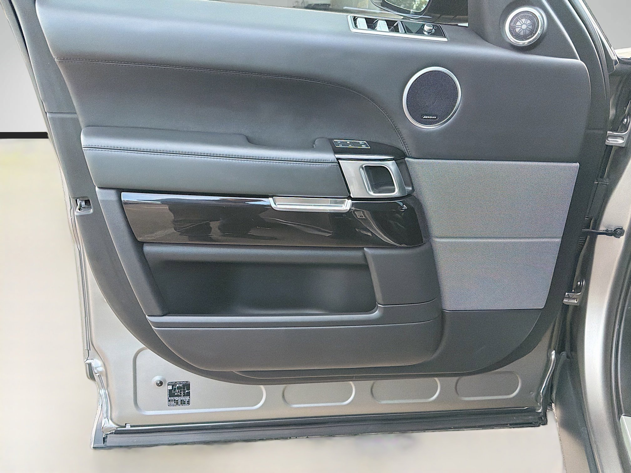 Used 2021 Land Rover Range Rover Sport HST image 22